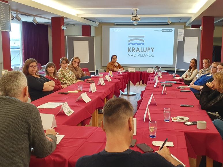 Kulatý stůl v Kralupech Mezioborová spolupráce pro ohrožené děti a dospívající v Kralupech